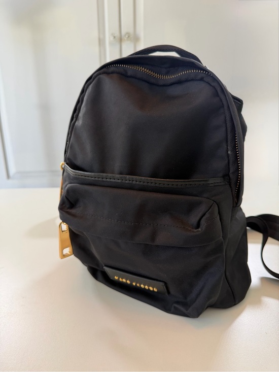 nomatic travel bag vs osprey The Pack: Must Have Traveling Backpack Navy / 14L by Nomatic with zippered mesh walls icons_100% Recycled Content Color:Cosmic Blue / Asphalt Gray NWT LULULEMON Modular Phone
